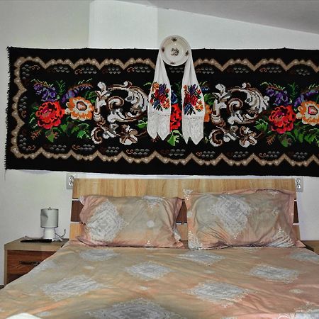 Hotel Conacul Cosaului Feresti Exteriér fotografie