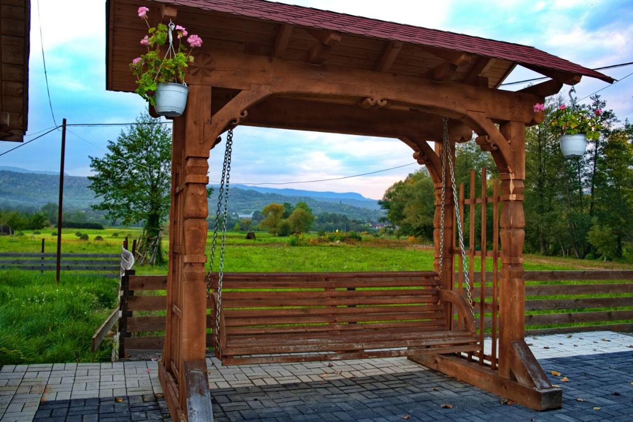 Hotel Conacul Cosaului Feresti Exteriér fotografie