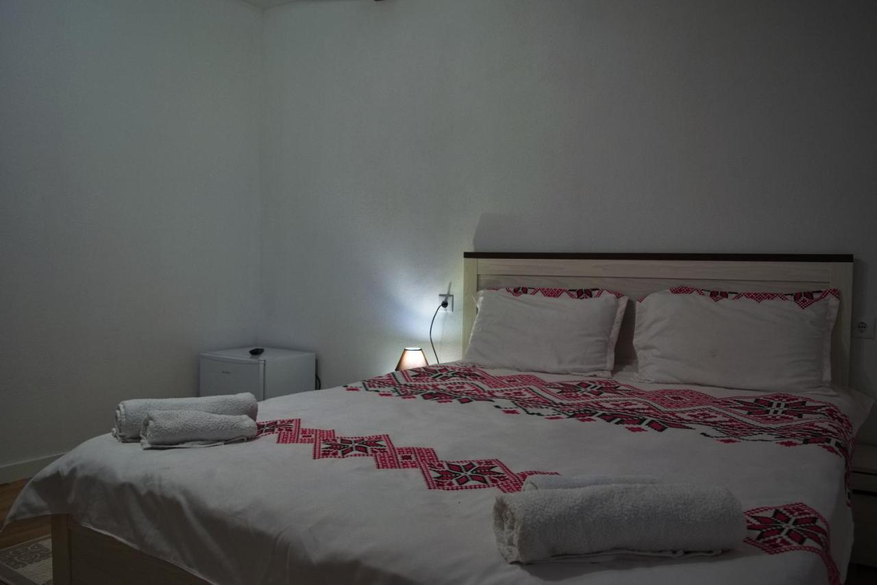 Hotel Conacul Cosaului Feresti Exteriér fotografie