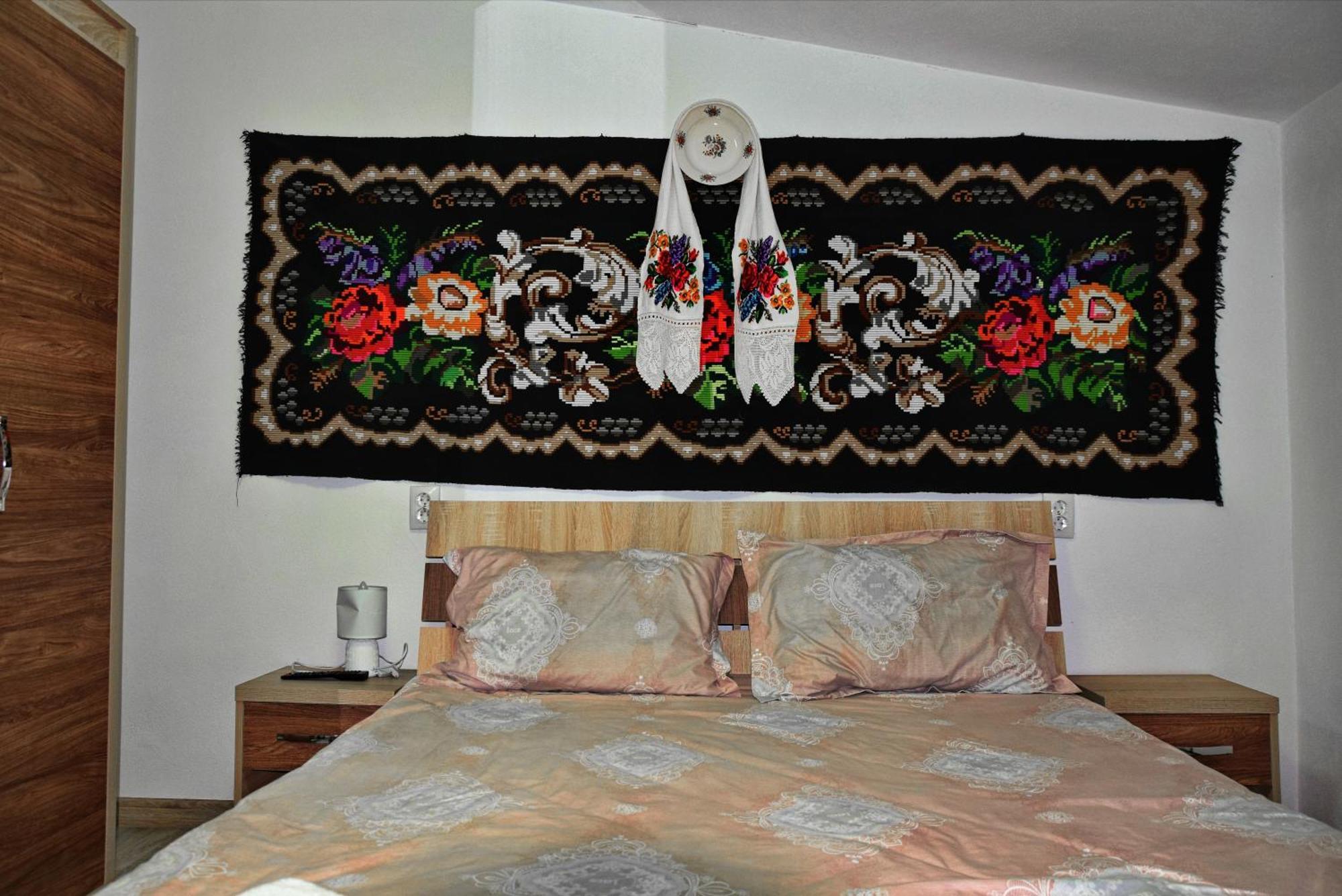 Hotel Conacul Cosaului Feresti Exteriér fotografie