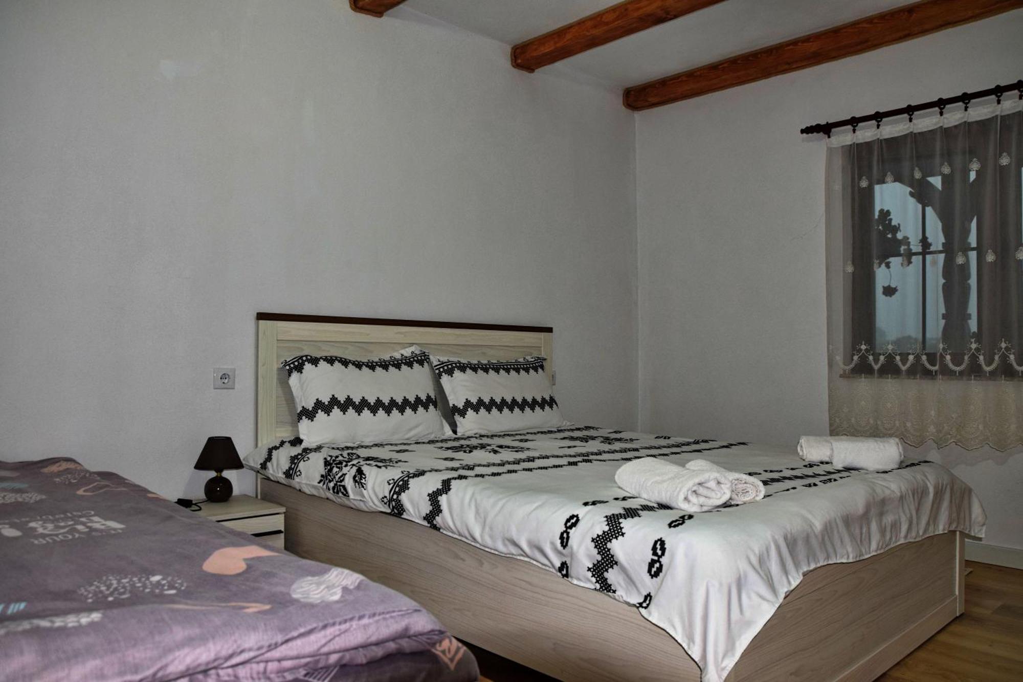 Hotel Conacul Cosaului Feresti Exteriér fotografie