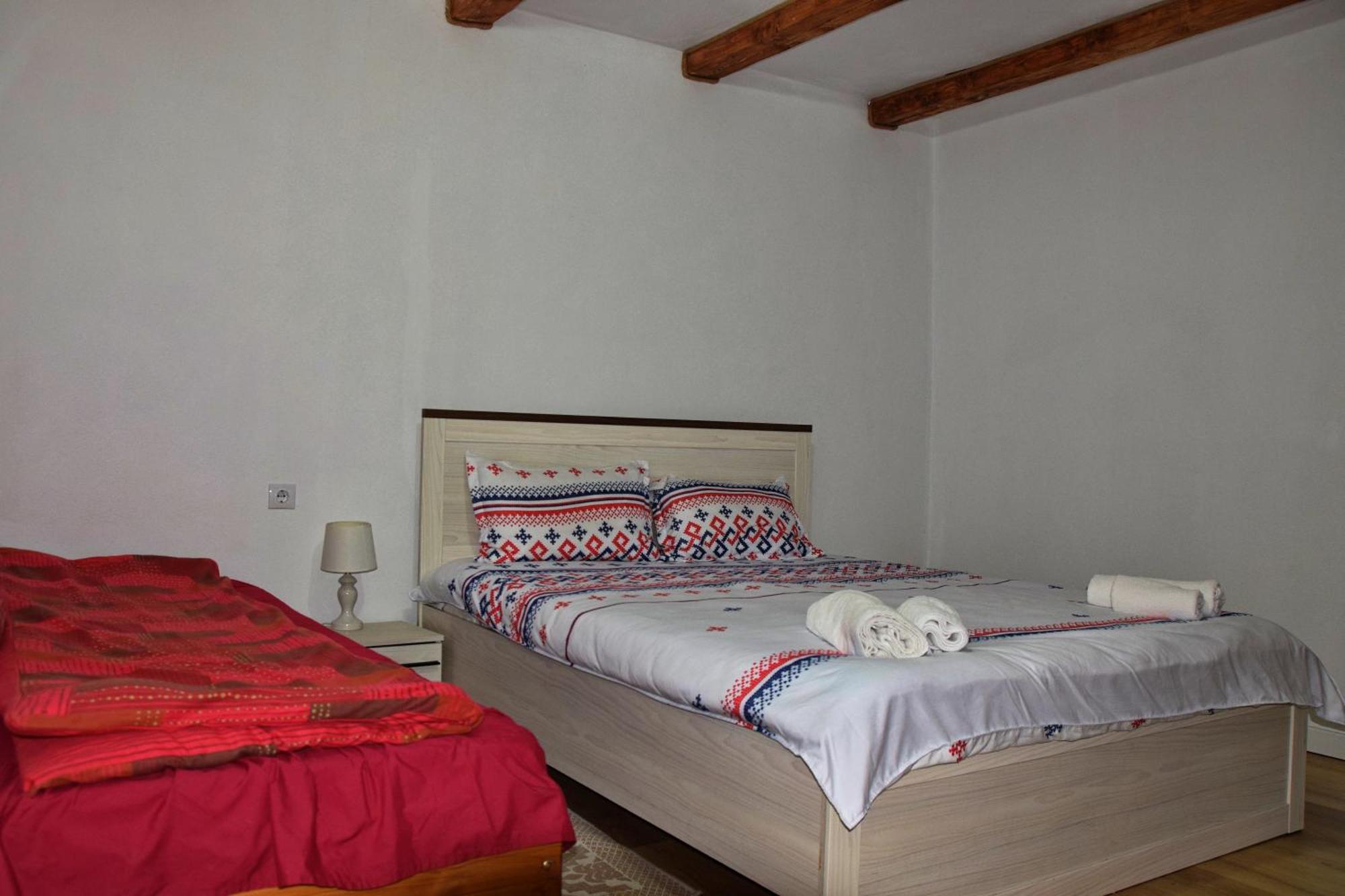 Hotel Conacul Cosaului Feresti Exteriér fotografie
