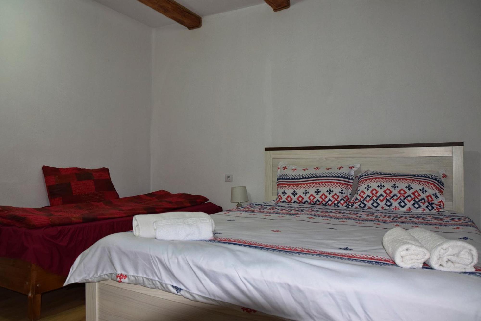 Hotel Conacul Cosaului Feresti Exteriér fotografie