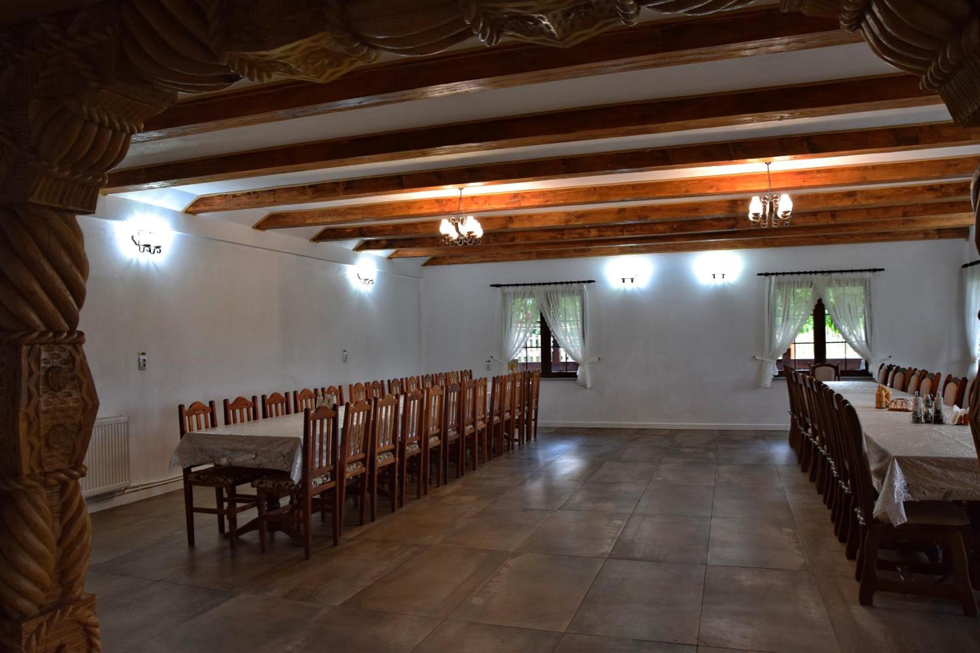 Hotel Conacul Cosaului Feresti Exteriér fotografie