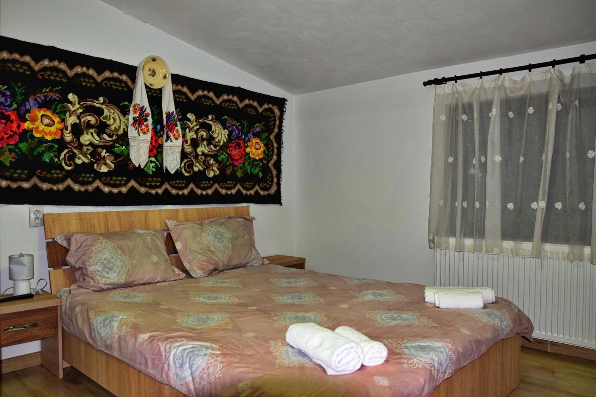 Hotel Conacul Cosaului Feresti Exteriér fotografie