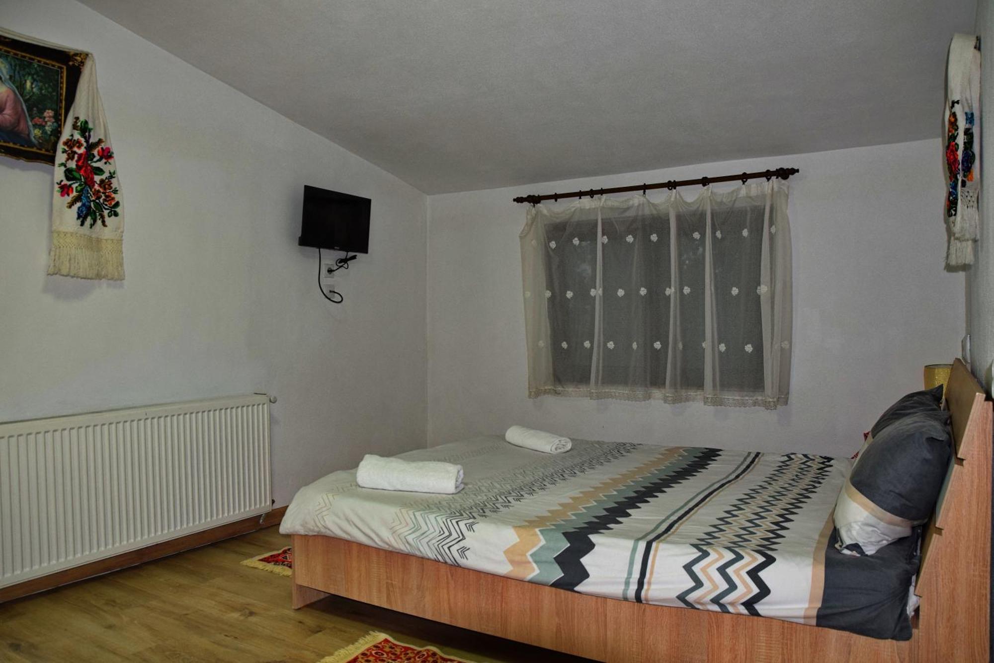 Hotel Conacul Cosaului Feresti Exteriér fotografie